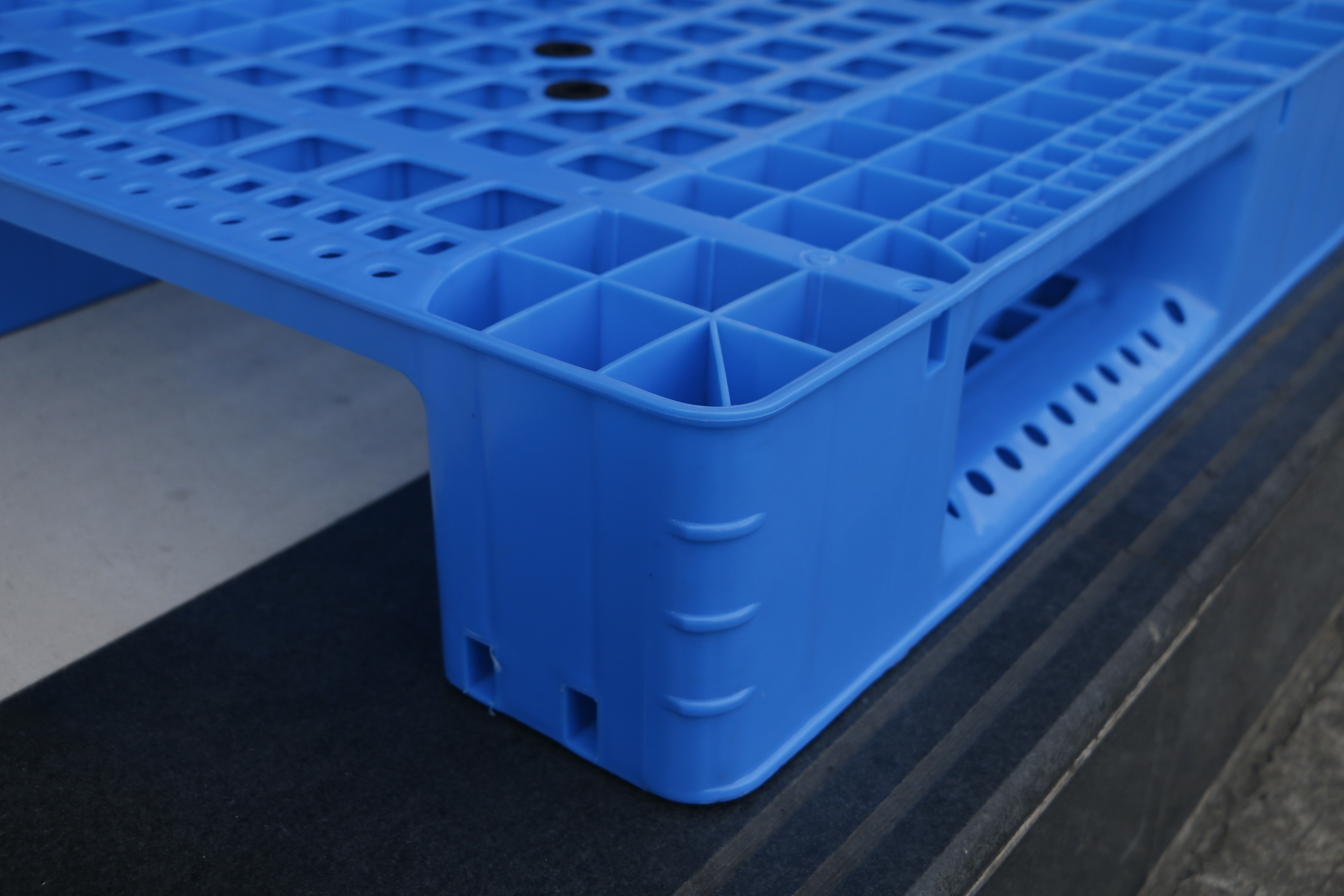 NEXARA 1212 1200*1200*150mm Grid Surface Three Runner Logistics Warehouse Use Stackable Large Plastic Hdpe Pallet