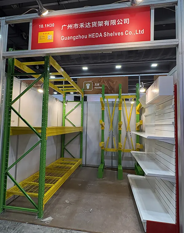 Overseas delegation learning about knock-down shipping bundle efficiency
