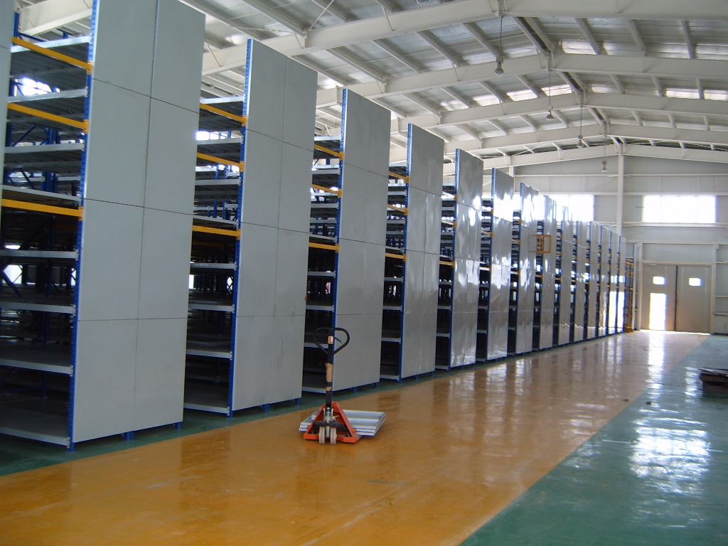 Heavy duty shelf detail