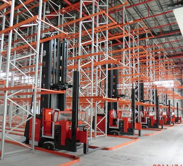 Automated Radio Shuttle Rack High Density Warehouse Storage System 2 Way Pallet Racking FIFO LIFO for Boxed Goods