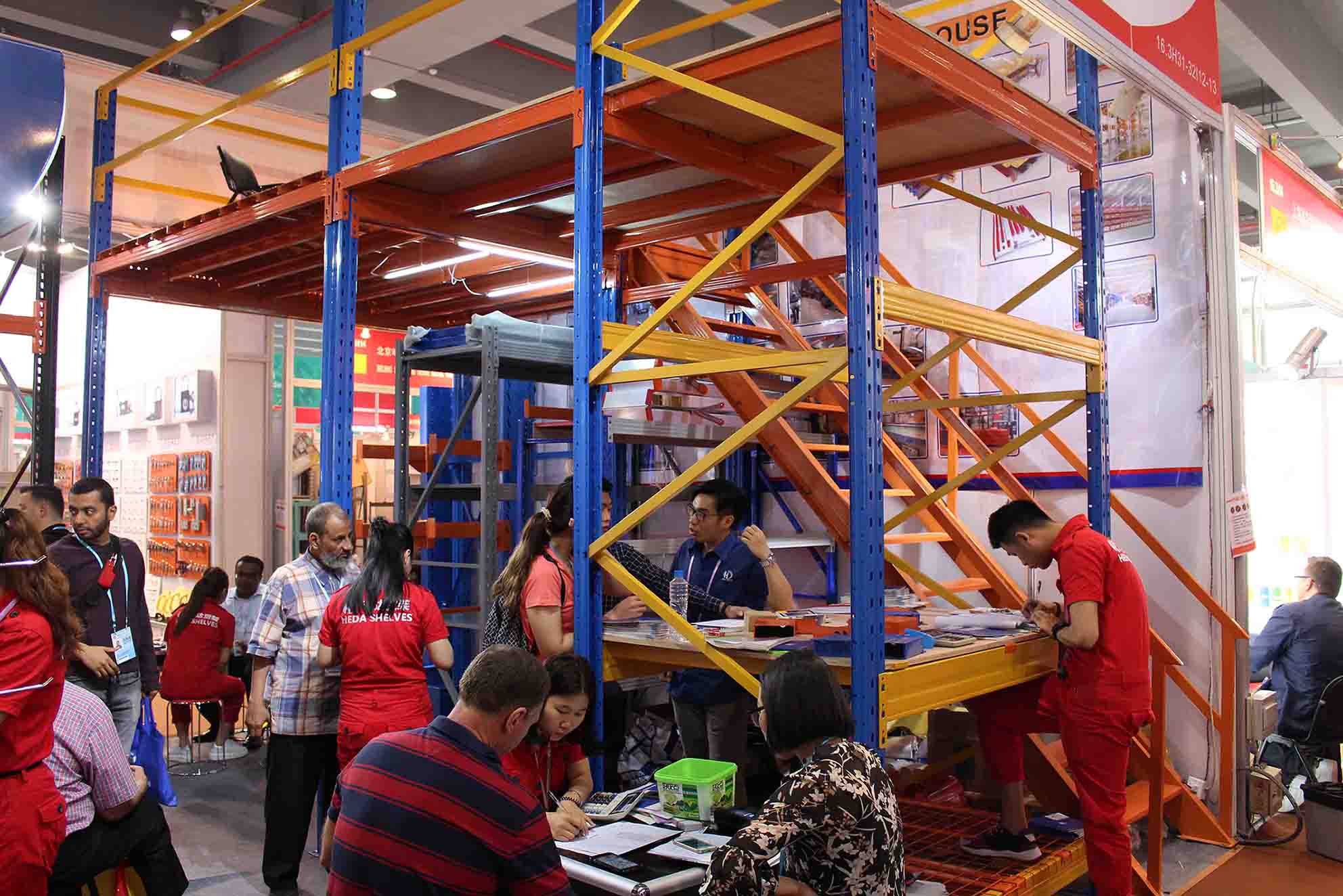 High-Density Ratio Shuttle Racks System Asrs 4 Way Shuttle Racking Radio Shuttle Pallet Rack