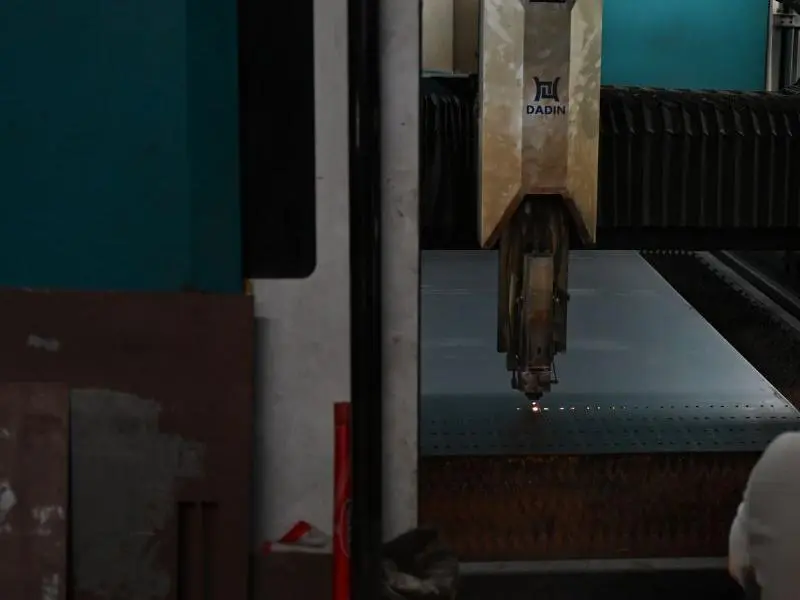 Precision hydraulic and saw steel cutting