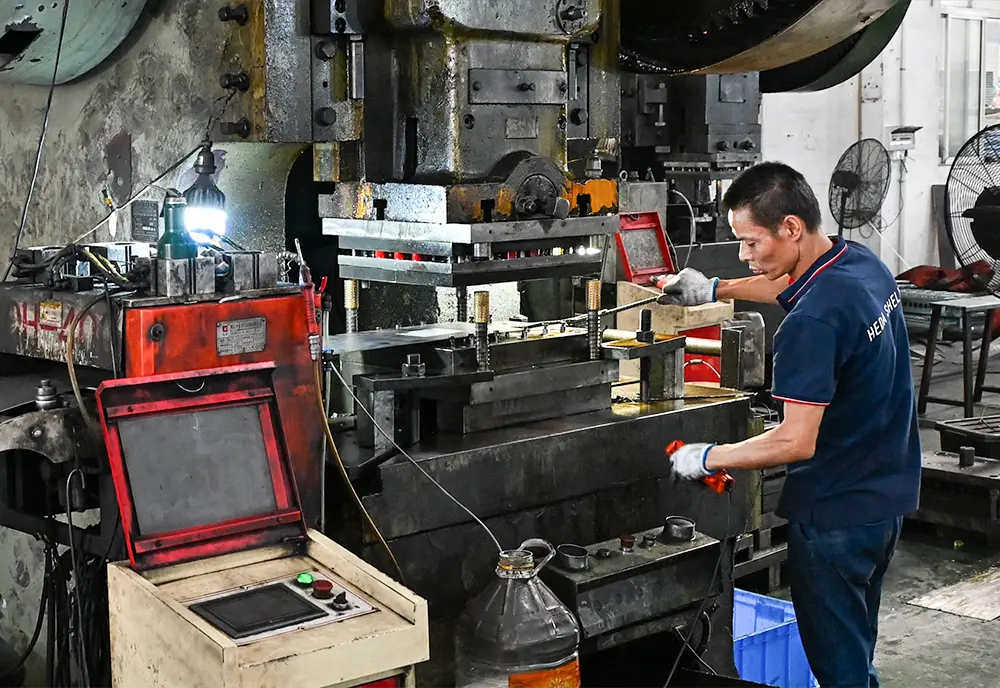 Continuous roll forming line for heavy-duty pallet rack columns