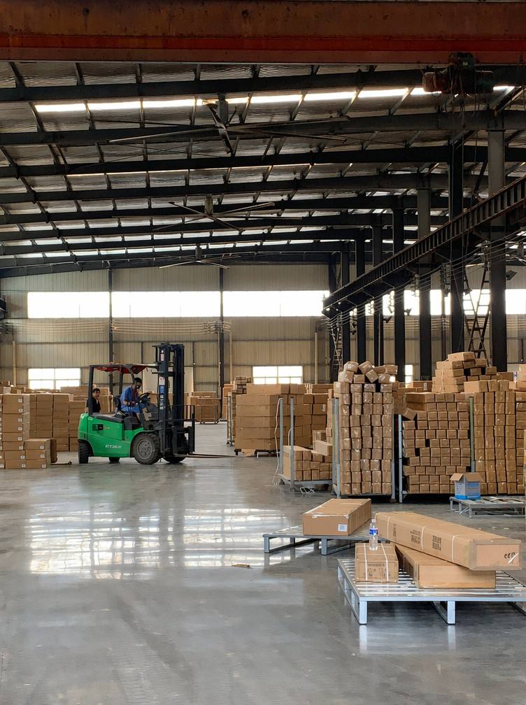 Teardrop Pallet Rack With Wire Mesh Decking Heavy Duty Adjustable Warehouse Steel Pallet Racking Logistics Distribution Center