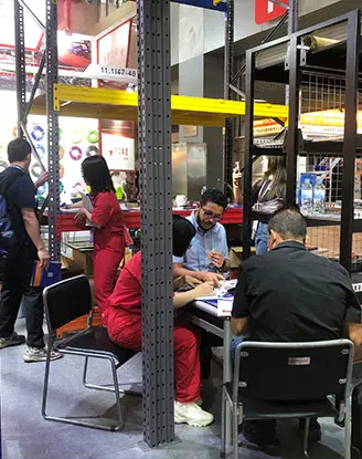 Display of modular pallet racking and structural cantilever models