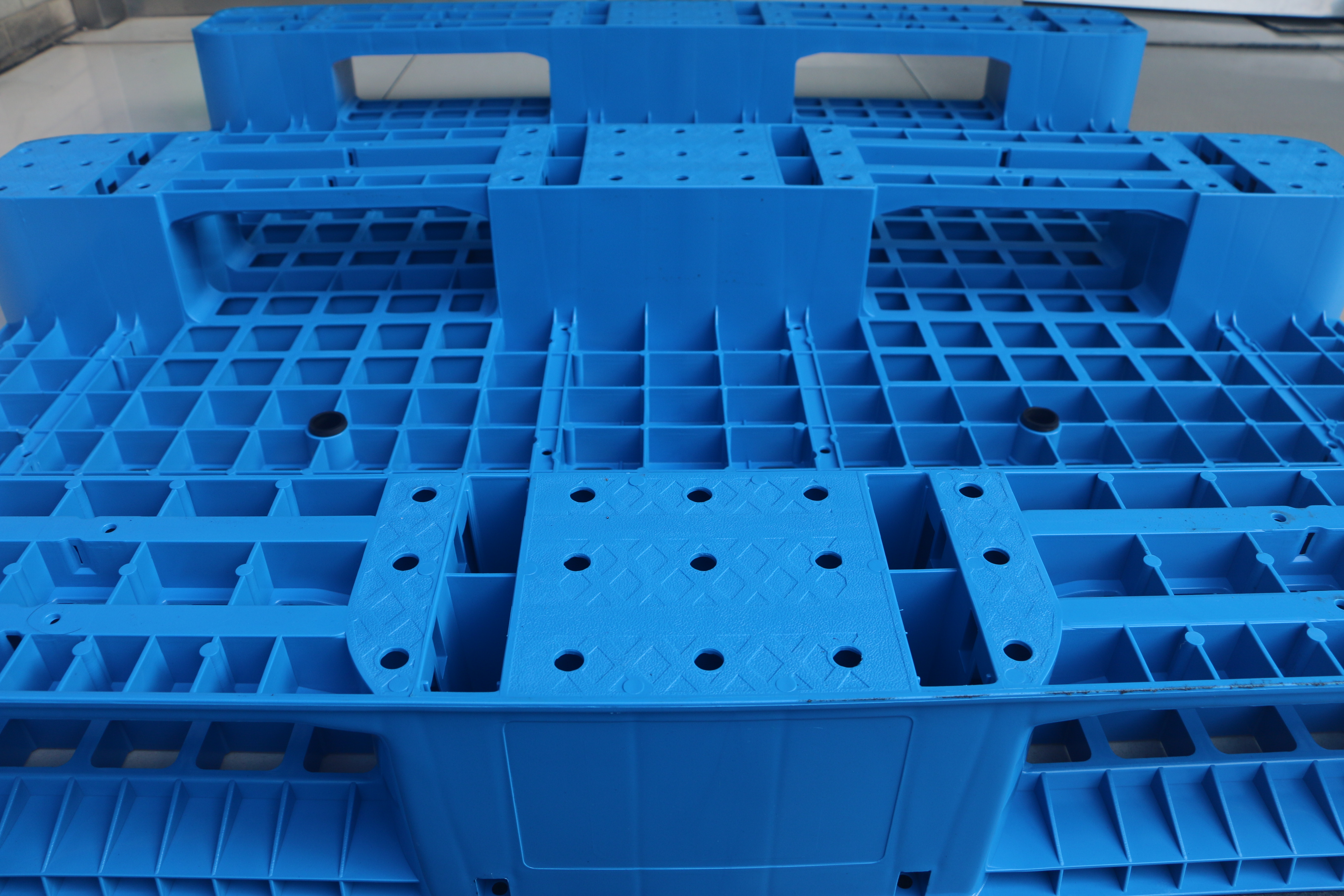 NEXARA 1212 1200*1200*150mm Grid Surface Three Runner Logistics Warehouse Use Stackable Large Plastic Hdpe Pallet
