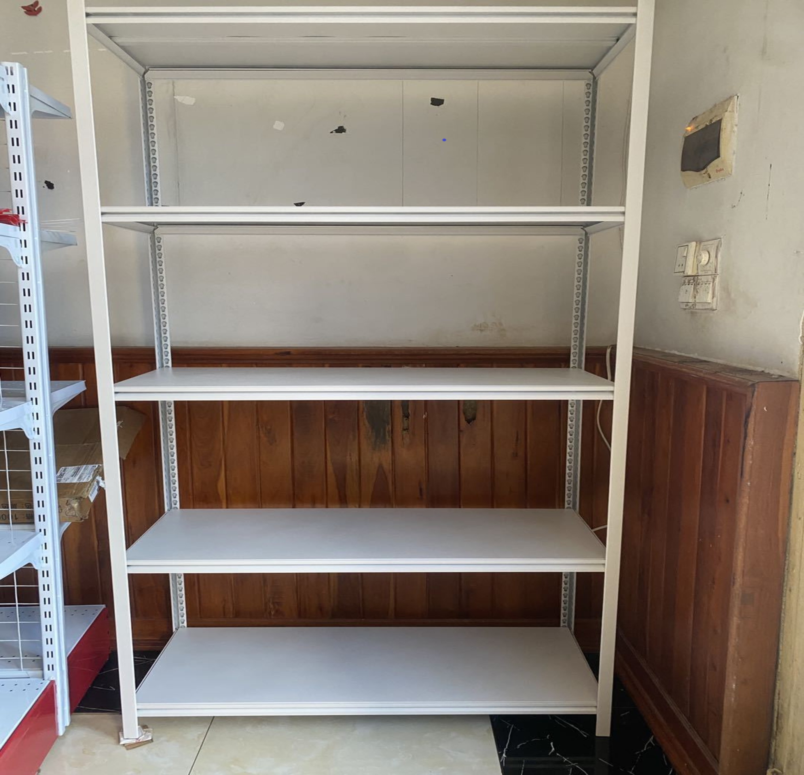 Customized Angle Racks Slotted Glass Shelf Stainless Steel 5 Shelves 2M Height Pre-Assembled Self-Adhesive European Style LED