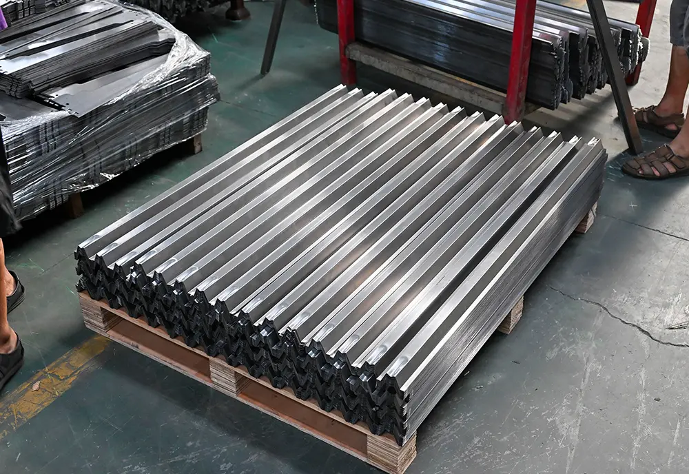 Robotic welding cell for racking beam end connectors
